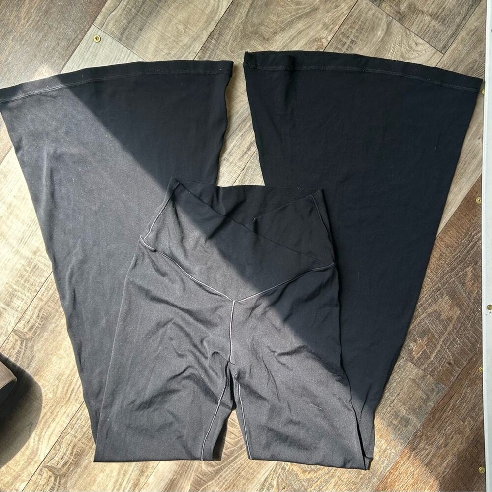 Aerie Black Super Flare Leggings. High V Waist Women’s Medium